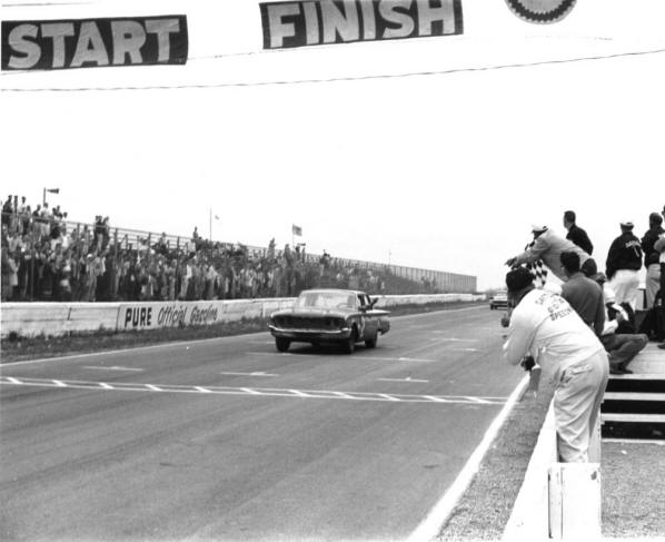 Stacy winning the 1960 MARC (ARCA) race at Meadowlands International Raceway